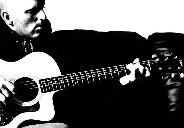 Ruppe-Taylor-Acoustic-Black-and-White